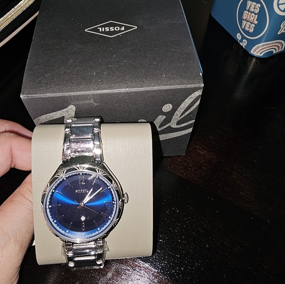 NWT Ashtyn Fossil - Picture 6 of 7